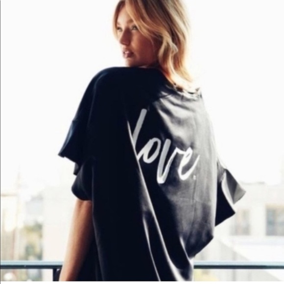 NWOT Victoria's Secret Satin Kimono Black Graphic Robe Loungewear Comfy OS - Picture 1 of 10